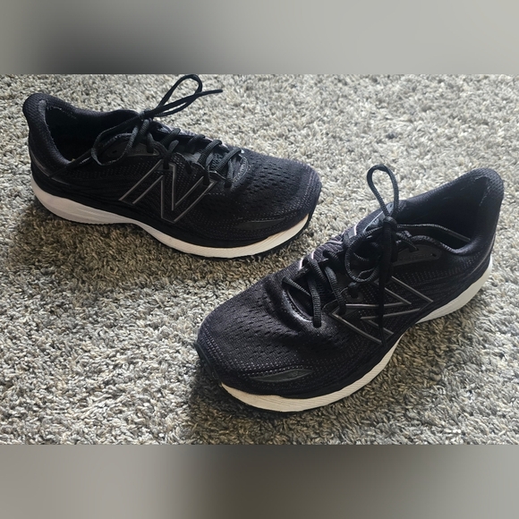 New Balance Fresh Foam Women's Size 10.5 Running Shoes Black - Picture 2 of 9
